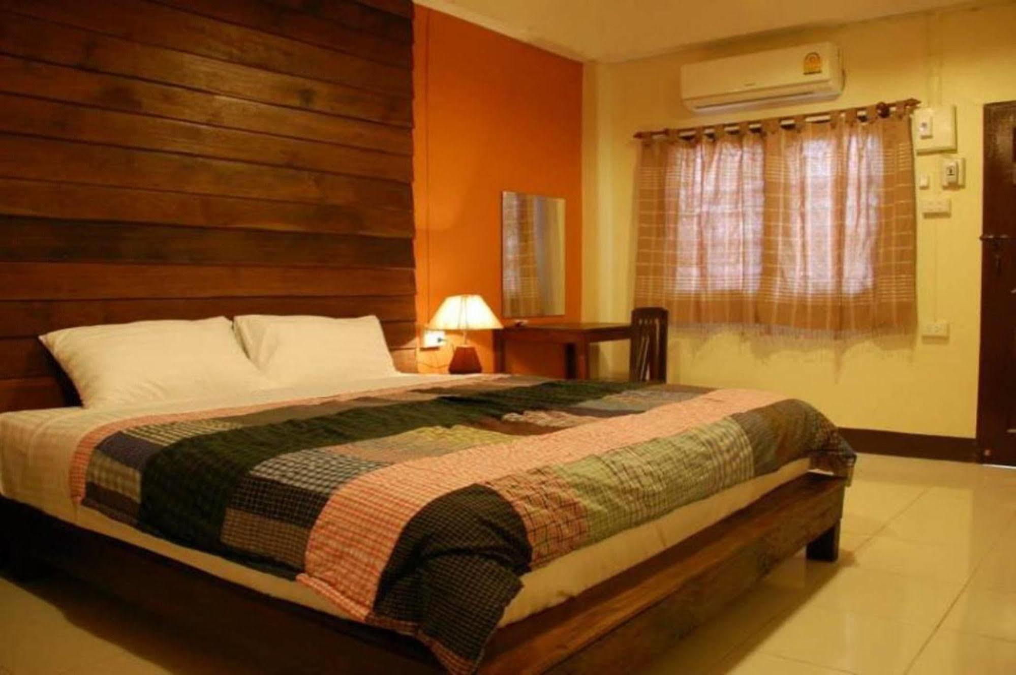 The Outside Inn Ubon Ratchathani Εξωτερικό φωτογραφία