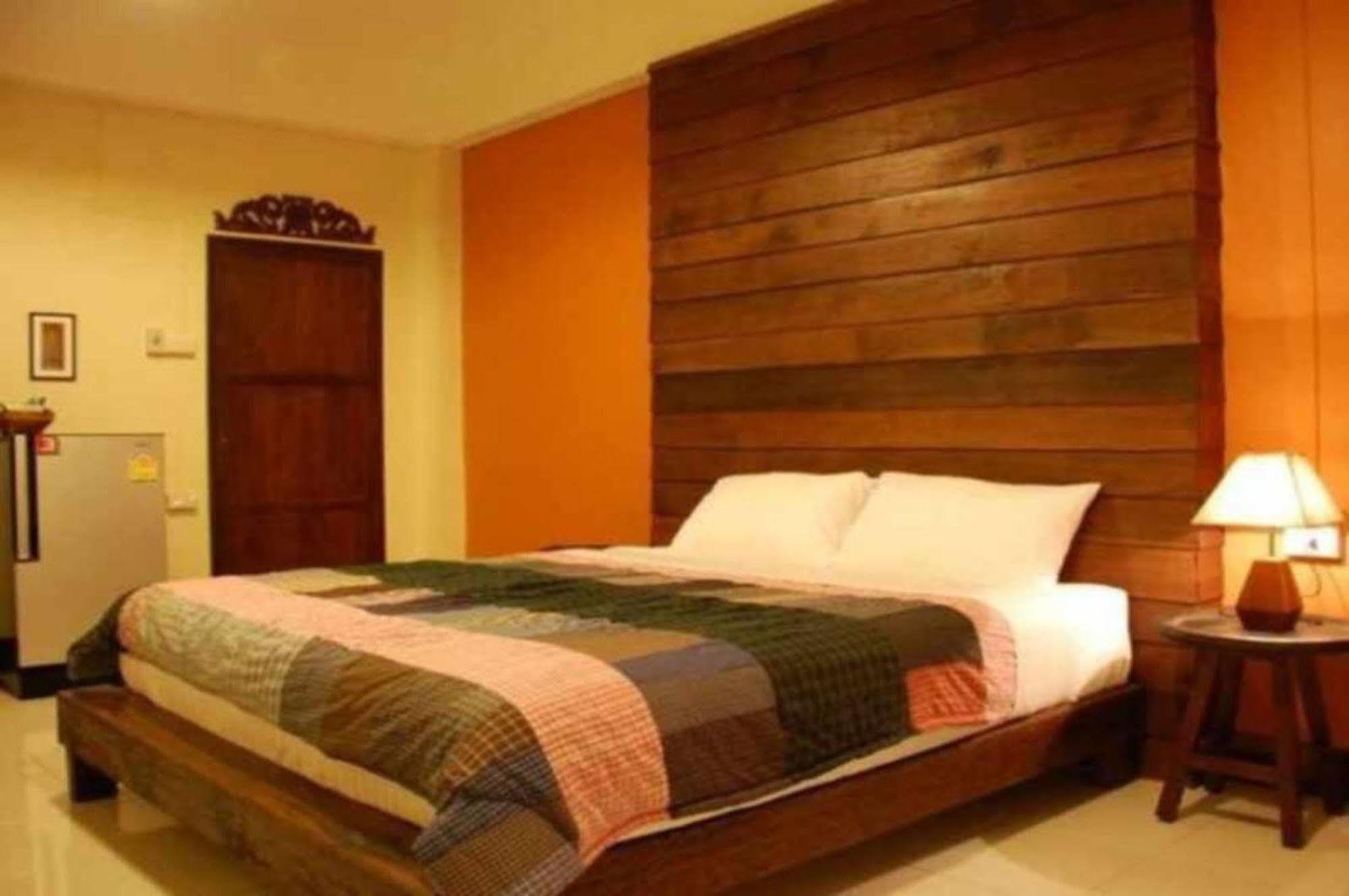 The Outside Inn Ubon Ratchathani Εξωτερικό φωτογραφία